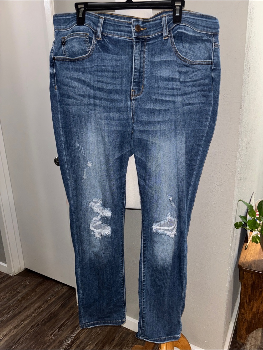 Judy Blue Boyfriend Fit Distressed Jeans